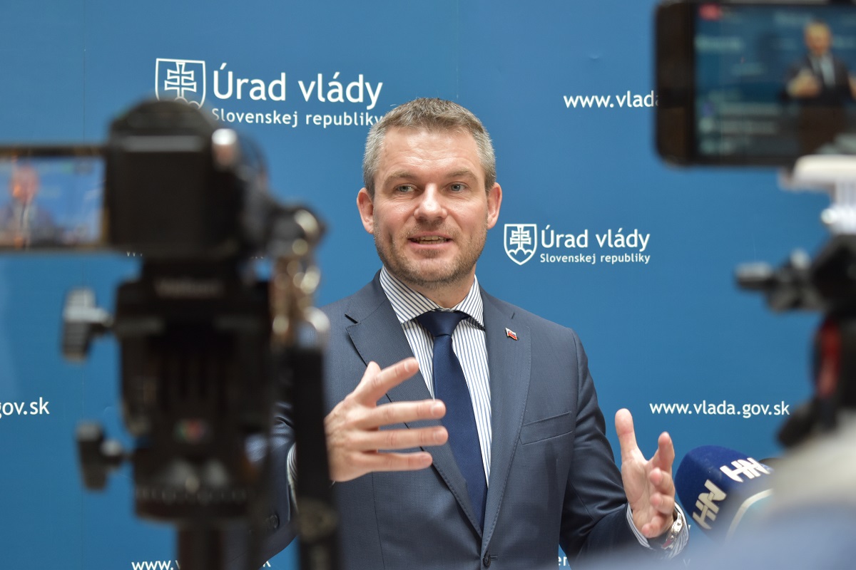 Vláda schválila zákon proti byrokracii P. Pellegriniho