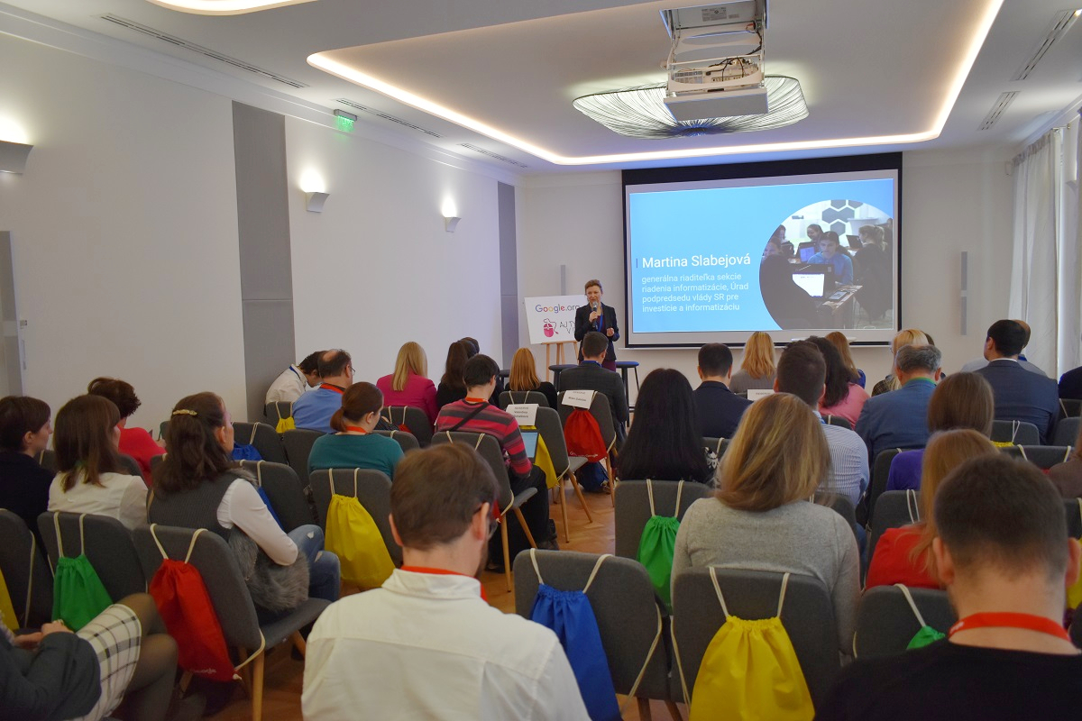 Aj Ty v IT umožní 5-tisíc dievčatám nahliadnuť do sveta programovania