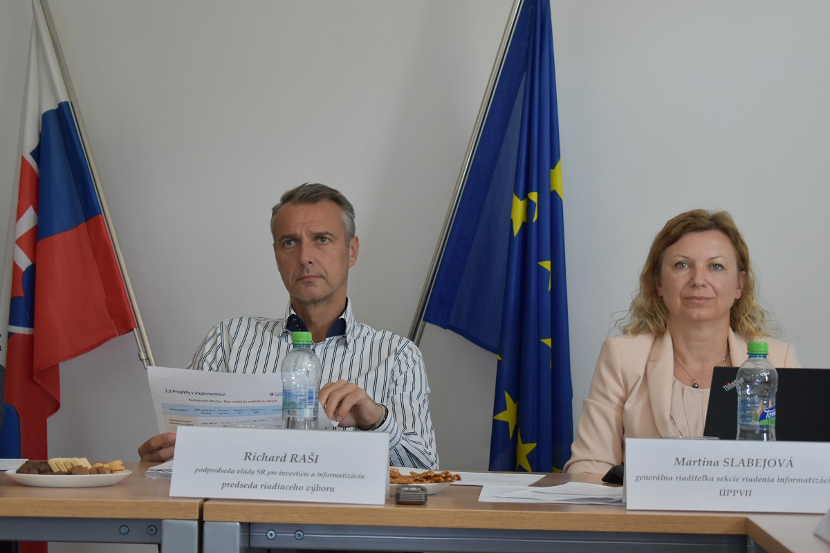 Medzi schválenými projektmi je aj inteligentný sprievodca zákonmi a predpismi