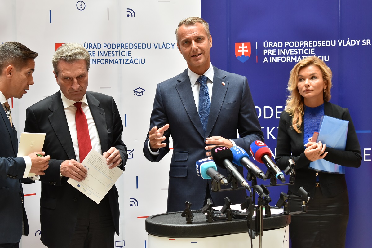 Raši rokoval o novom eurorozpočte s komisárom Oettingerom