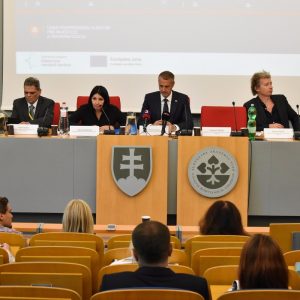 Viac ako sto zástupcov odbornej verejnosti rokovalo o budúcnosti Slovenska a eurofondov