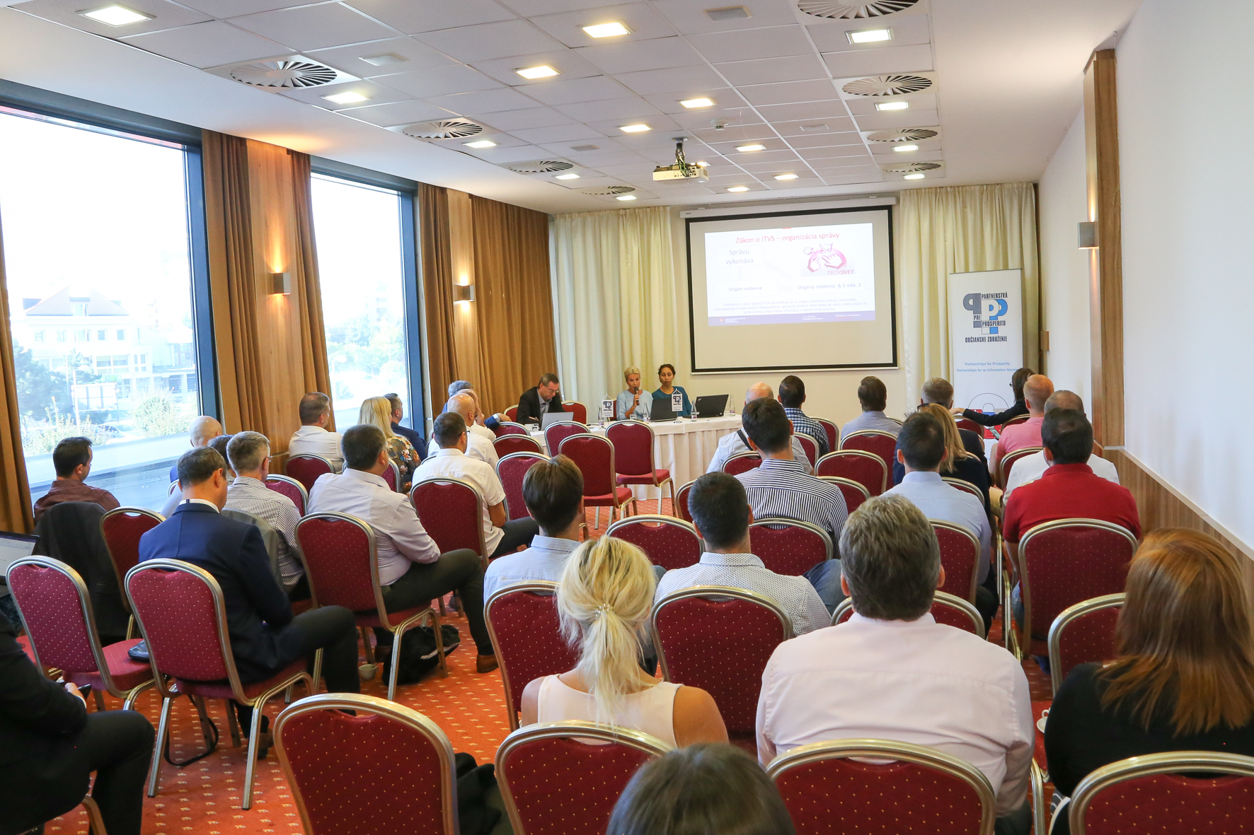 Legislatívny rámec zákona o informačných technológiách vo verejnej správe bol témou odborného seminára v Bratislave