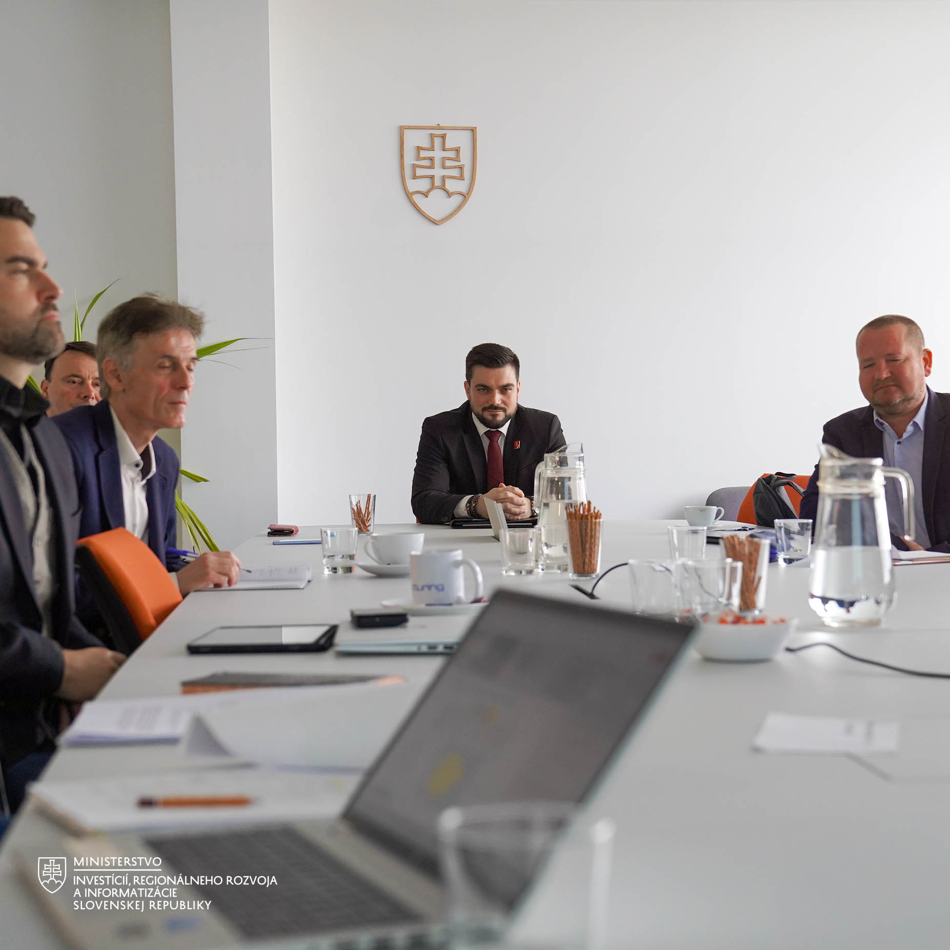 Rýchly internet do každej domácnosti: Round table k aktuálnym témam v oblasti rozvoja širokopásmového pripojenia na Slovensku