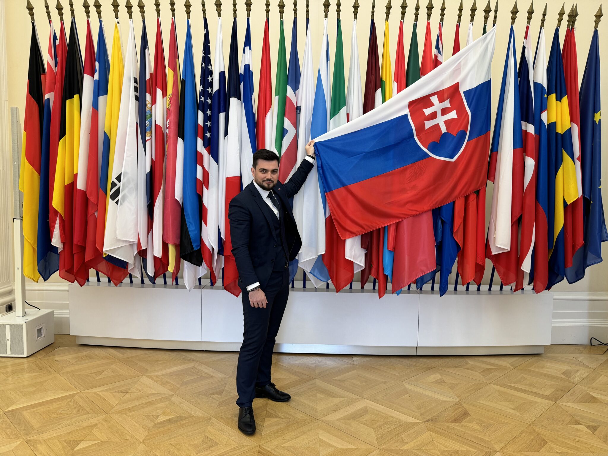 Štátny tajomník Ivančin na zasadnutí ministerskej rady OECD: Slovensko otvorilo globálnu diskusiu o kľúčových opatreniach v oblasti umelej inteligencie