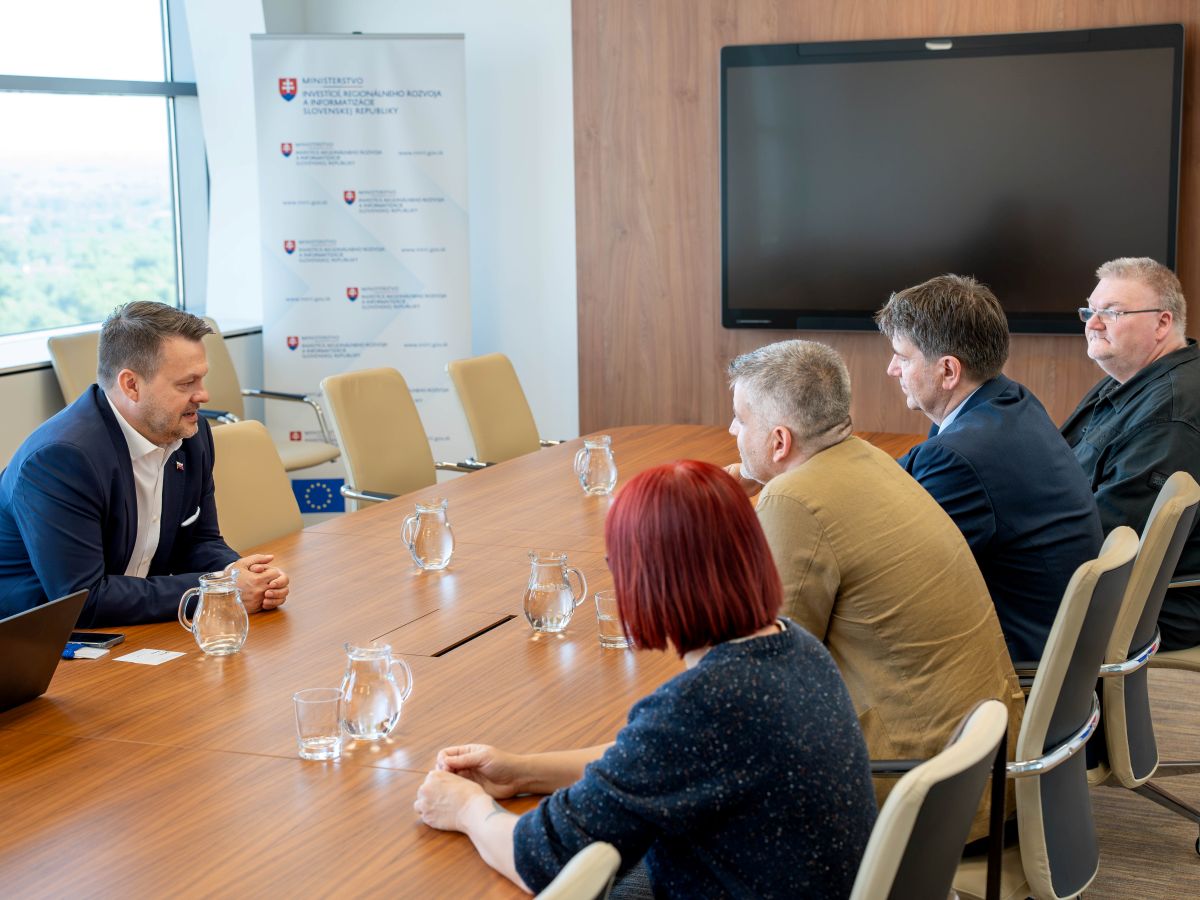 Minister investícií Samuel Migaľ je pripravený podporiť mimovládky pri novele zákona o neziskových organizáciách