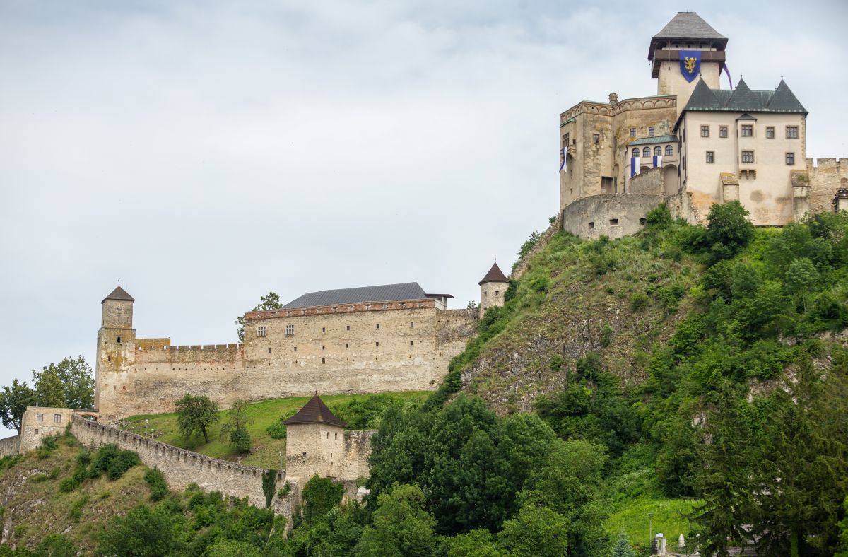 Hodinová veža Trenčianskeho hradu aj nové učebne: Regiónom posielame ďalších 4,5 milióna eur