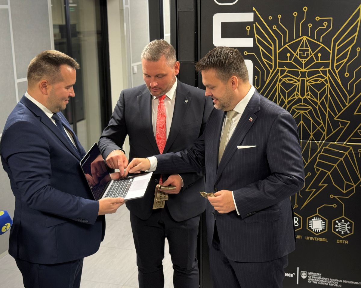 Skvelé správy pre Slovensko: Minister Migaľ v Košiciach spustil superpočítač PERUN, posunie nás medzi technologicky vyspelé krajiny