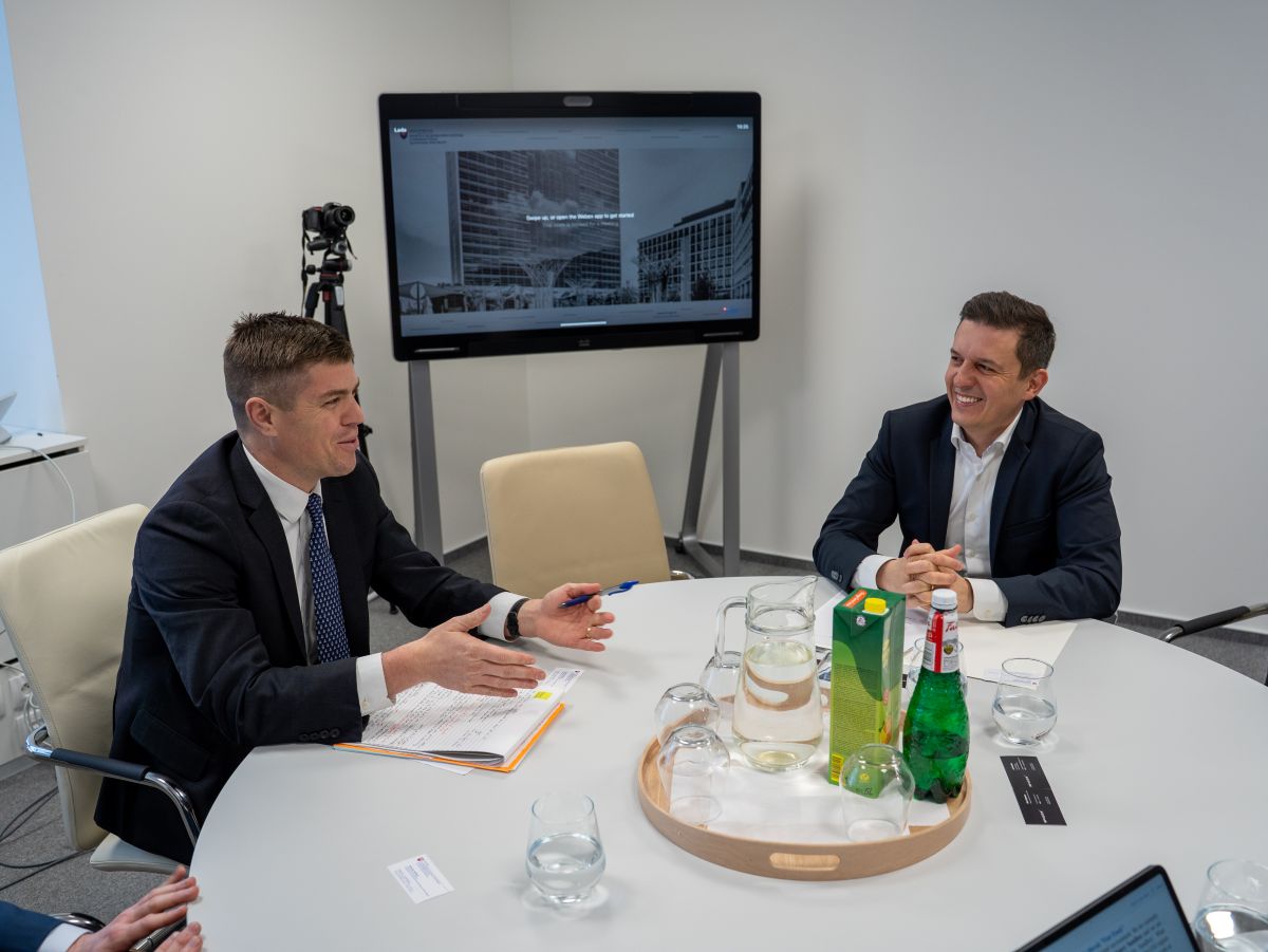 Posilňujeme digitálnu konektivitu: Rokovania o satelitných riešeniach a technológii Direct-to-Device