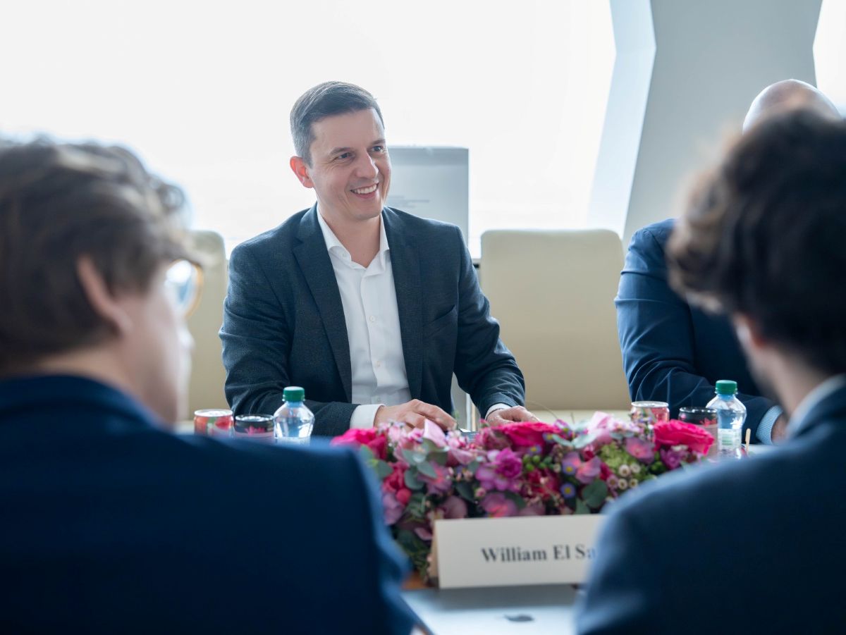 Slovensko buduje „suverénnu vrstvu“ umelej inteligencie: Štátny tajomník a splnomocnenec vlády pre AI Štefánek rokoval s Mistral AI