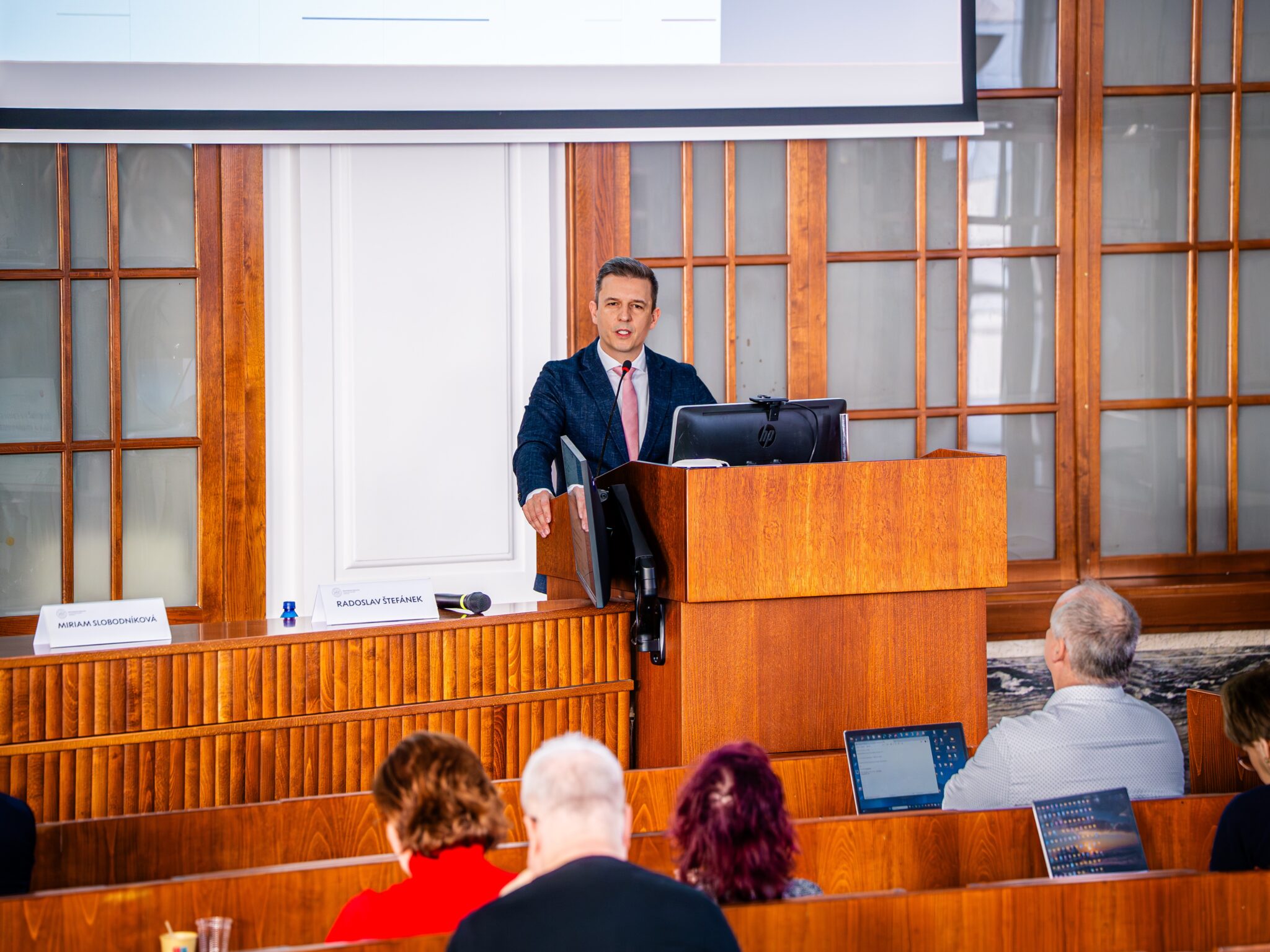 Slovensko buduje AI republiku: regulácia, vízia a konkrétne kroky