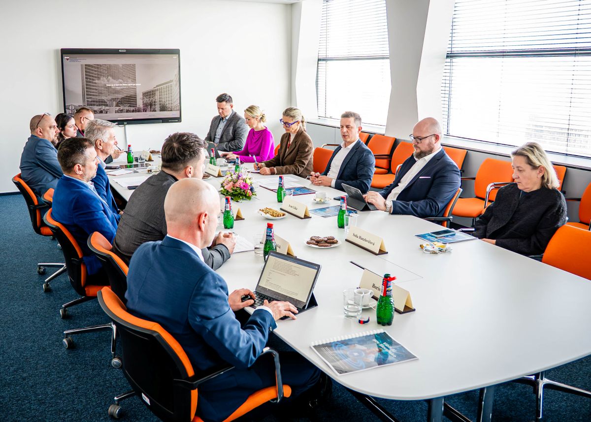 Splnomocnenec vlády SR pre umelú inteligenciu rokoval so zástupcami samospráv o príprave národnej stratégie AI