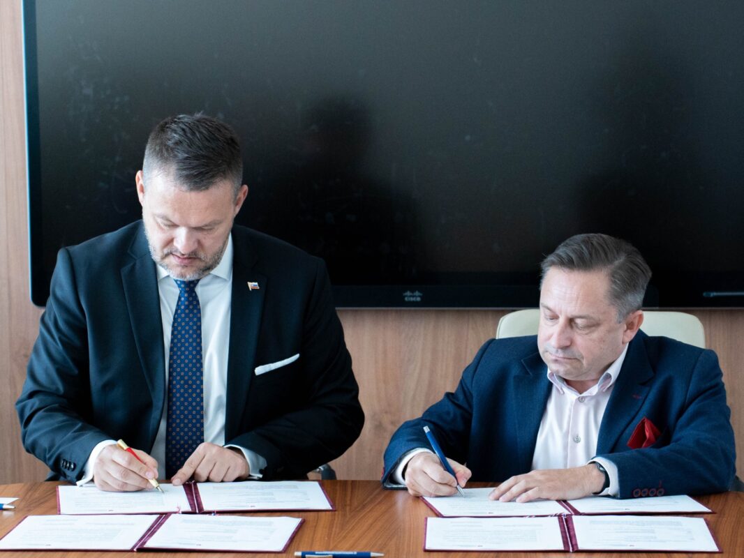 MIRRI podpísalo nové Memorandum o spolupráci: umelá inteligencia má pomáhať ekonomike, nie vytláčať zamestnancov