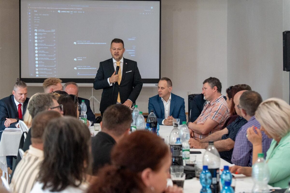 Malé obce dostávajú silnejší hlas: minister Migaľ rokoval so starostami o eurofondoch aj reformách