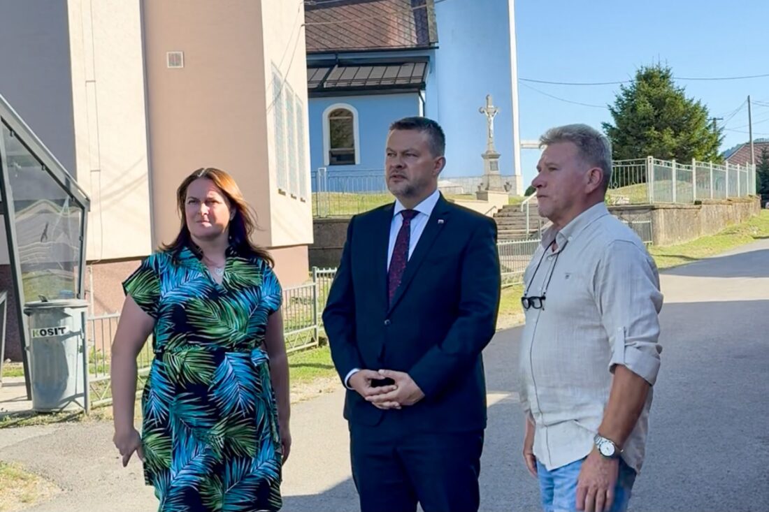 Minister Migaľ pre mimoriadnu situáciu s pitnou vodou zmenil pracovný program a urgentne navštívil Veľký Slivník